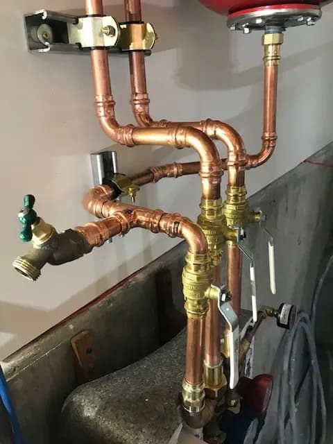 Copper pipe manifold with brass fittings installed by Guerra Bros. Plumbing